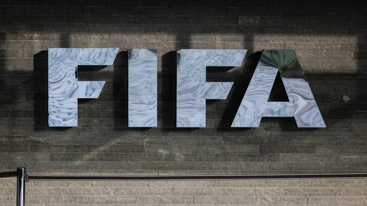 فيفا يعتمد لوائح جديدة لانتقالات اللاعبين بدءاً من 2027 بعد تسوية قضية لاسانا ديارا